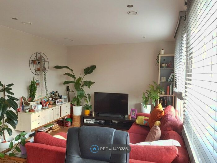 2 Bedroom Flat To Rent In Holloway Road, London, N19