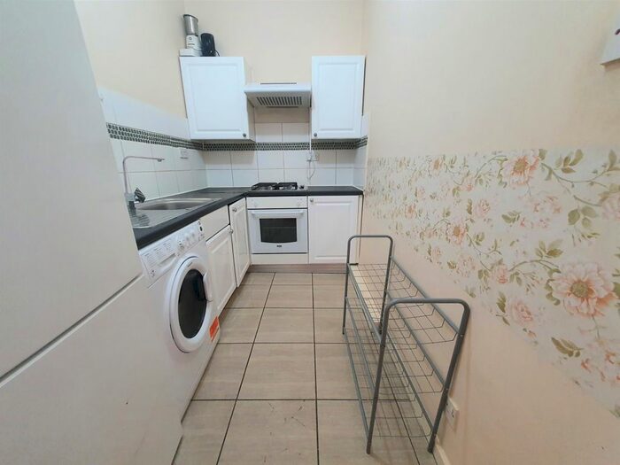 1 Bedroom Flat To Rent In Mayfair Avenue, Cranbrook, Ilford, IG1