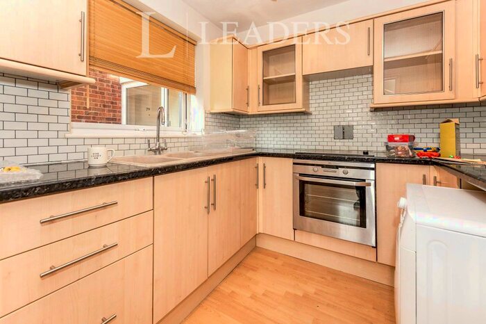 2 Bedroom Flat To Rent In Cedar Court, St.Albans, AL4