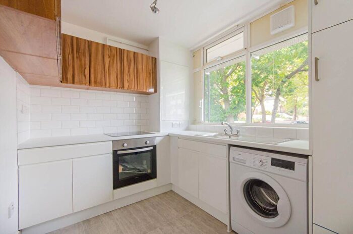1 Bedroom Flat To Rent In Sunray Avenue, North Dulwich, London, SE24