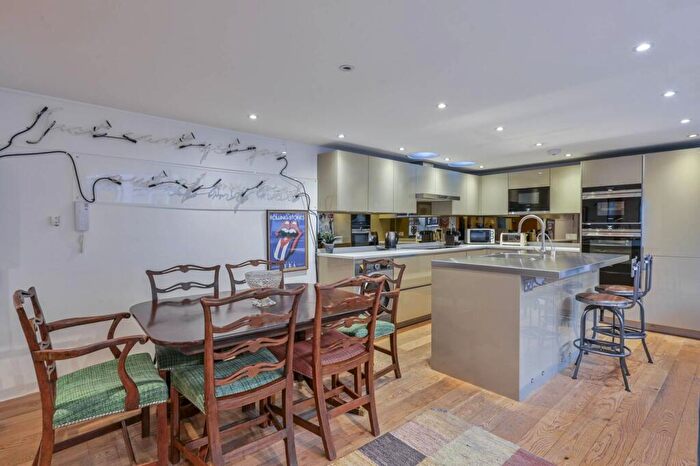 3 Bedroom House To Rent In Gunter Grove, Chelsea, London, SW10