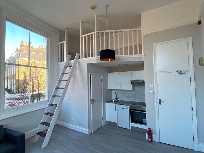 Studio To Rent In Barnsbury Road, London, N1