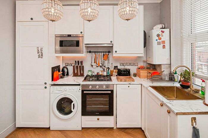 1 Bedroom Flat To Rent In Queenstown Road, London, SW8