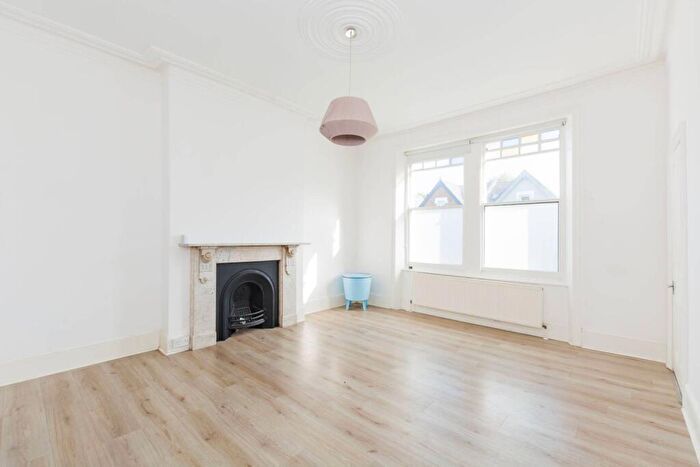 1 Bedroom Flat To Rent In Park Avenue, , Wood Green, London, N22