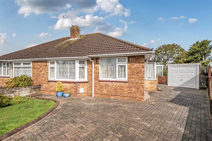 2 Bedroom Semi-Detached Bungalow For Sale In Robins Close, Fareham, PO14