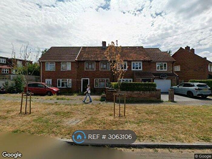 3 Bedroom End Of Terrace House To Rent In Redlees Close, Isleworth, TW7