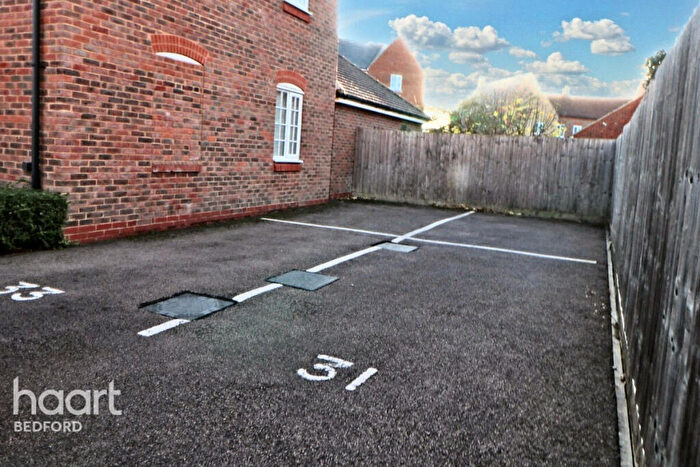 3 Bedroom Semi-Detached House For Sale In Oliver Close, Bedford, MK42