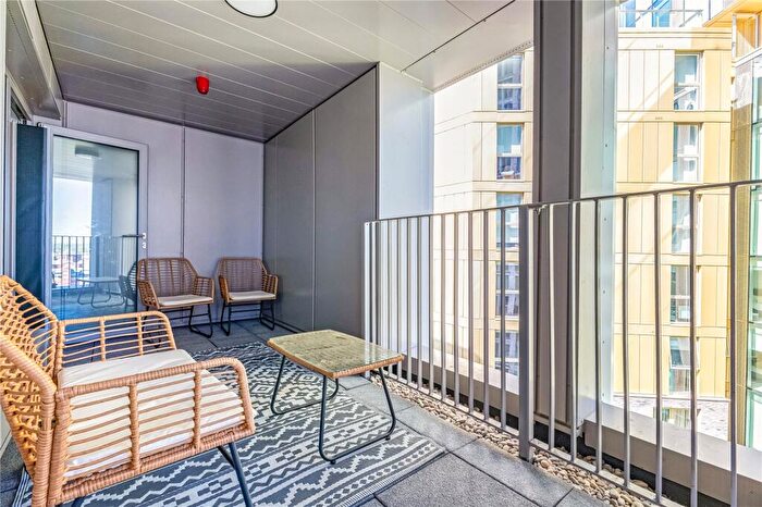 3 Bedroom Apartment For Sale In Embankment Exchange, Greengate, Salford, M3
