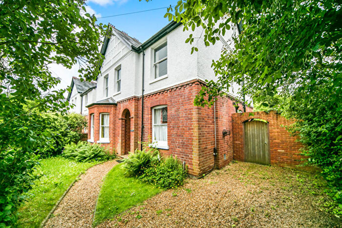 4 Bedroom Detached House To Rent In Oakley Road, Caversham Heights, RG4