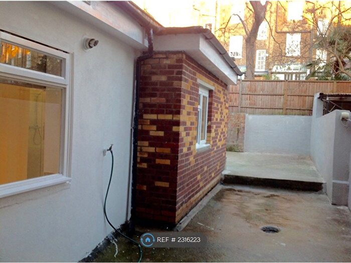 Studio To Rent In Caledonian Road, London, N1
