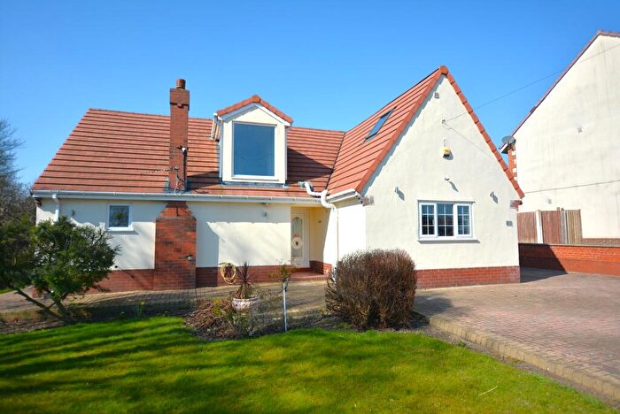 4 Bedroom Detached House To Rent In Street Lane, Gildersome, Morley, Leeds, LS27