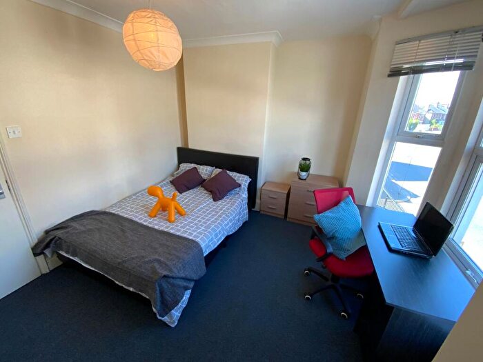 Semi Detached House To Rent In Totteridge Road, High Wycombe, HP13