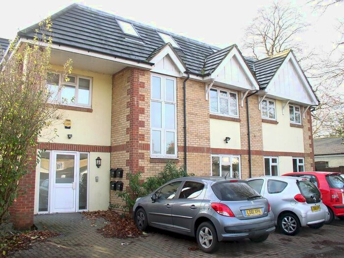 4 Bedroom Flat To Rent In Park House, Pratts Lane, Hersham, KT12
