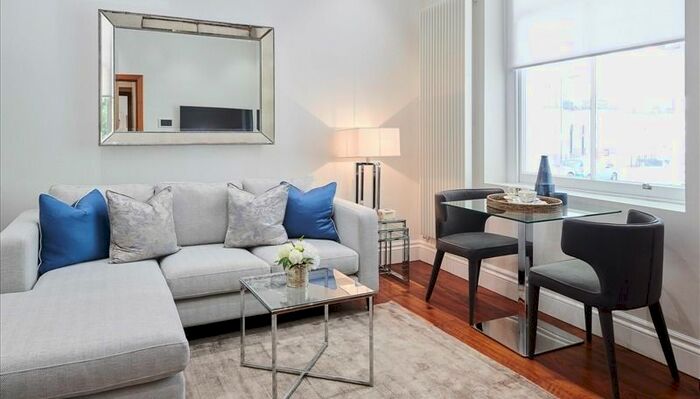 1 Bedroom Flat To Rent In Kensington Gardens Square, Bayswater, London, W2