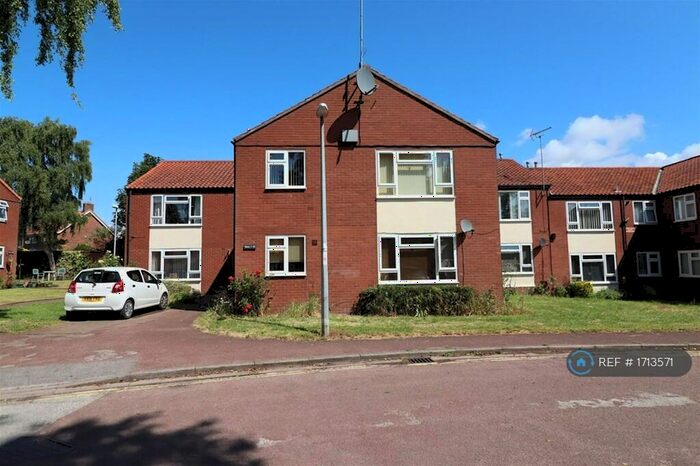 2 Bedroom Flat To Rent In Fletcher Close, Hessle, HU13