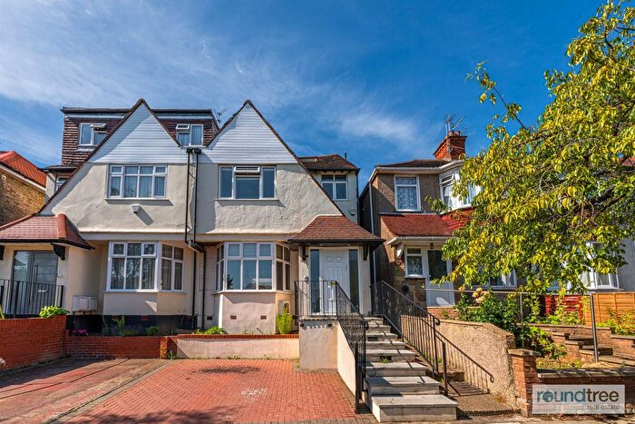 5 Bedroom Semi-Detached House To Rent In Leeside Crescent, Golders Green, NW11
