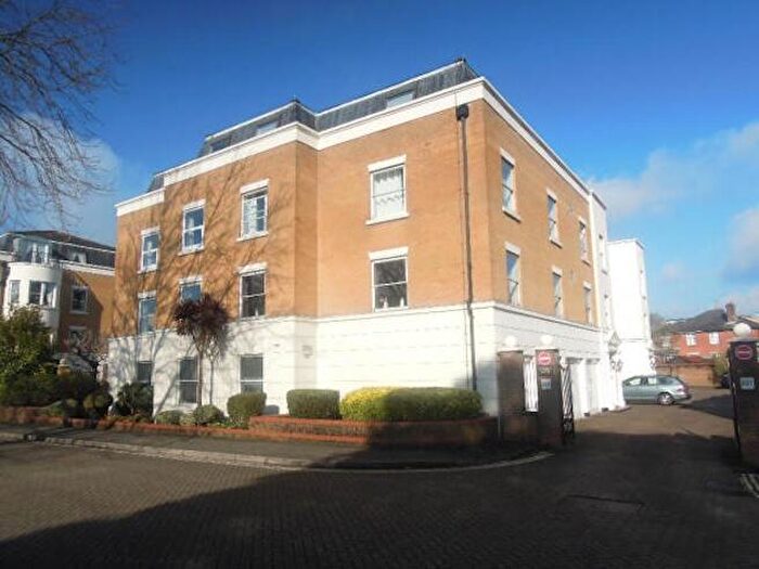 2 Bedroom Apartment To Rent In Grosvenor Square, Southampton, Hampshire, SO15