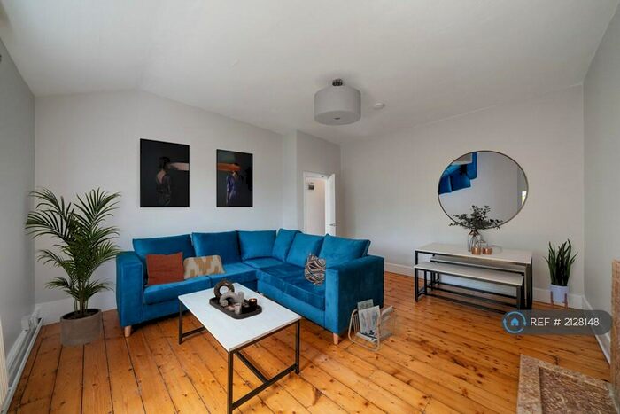 1 Bedroom Flat To Rent In Top Floor, London, N4