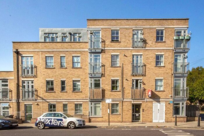 1 Bedroom Flat To Rent In Sandringham Road, London, E8