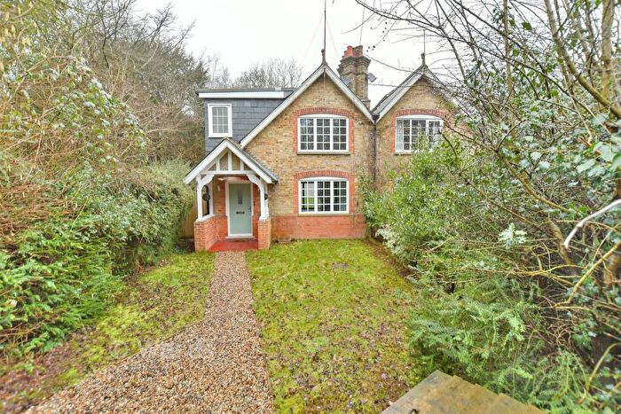 3 Bedroom Semi Detached House For Sale In Harvel Road, Meopham, Kent, DA13