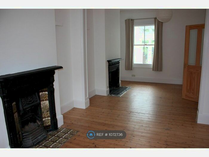 3 Bedroom Terraced House To Rent In North View Road, London, N8