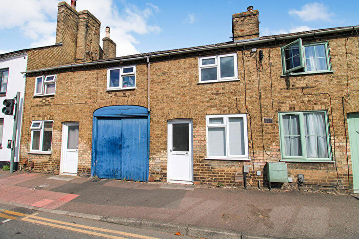 2 Bedroom Terraced House For Sale In Hitchin Street, Biggleswade, SG18