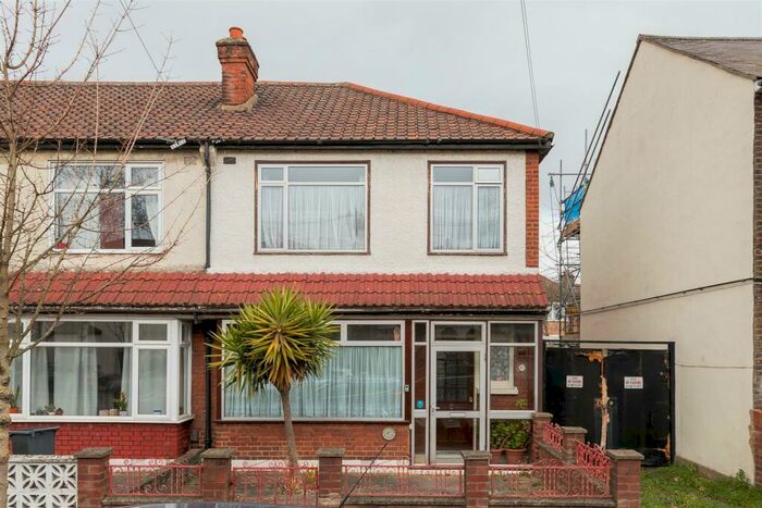 3 Bedroom House To Rent In Gloucester Road, Walthamstow, E17