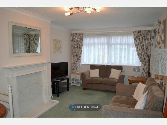 2 Bedroom Flat To Rent In Rosslyn Court, Shoreham By Sea BN43