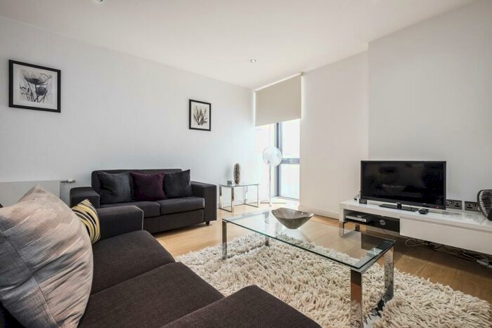 2 Bedroom Apartment To Rent In Alie Street, Epc:B, E1