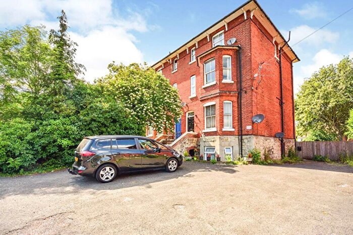 2 Bedroom Flat To Rent In Buckland Hill, Maidstone, Kent, ME16