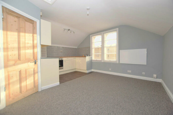 2 Bedroom Apartment To Rent In York Road, Montpelier, BS6