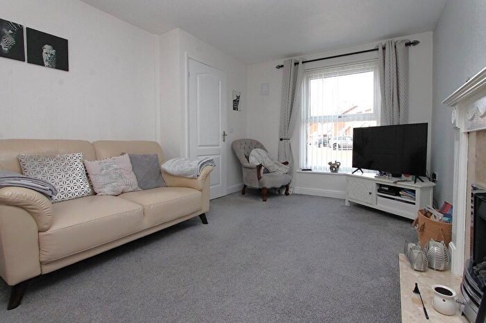 3 Bedroom Semi-Detached House For Sale In Norbury Drive, Brierley Hill, DY5