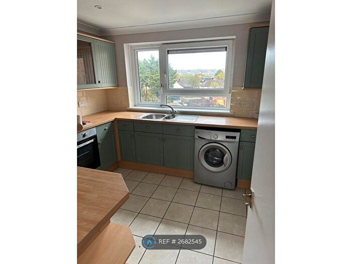 2 Bedroom Flat To Rent In Turpin Avenue, Romford, RM5