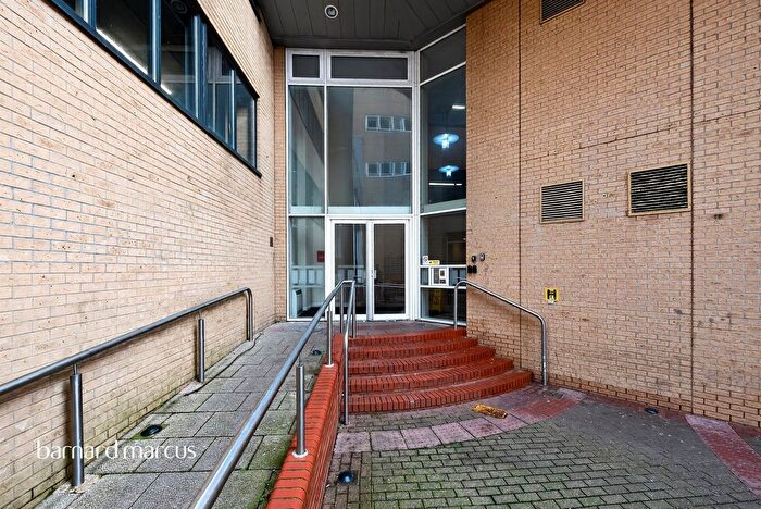 2 Bedroom Flat For Sale In High Street, Feltham, TW13