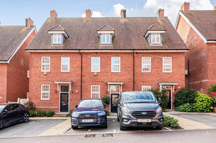 4 Bedroom Terraced House For Sale In Collison Avenue, Barnet, EN5