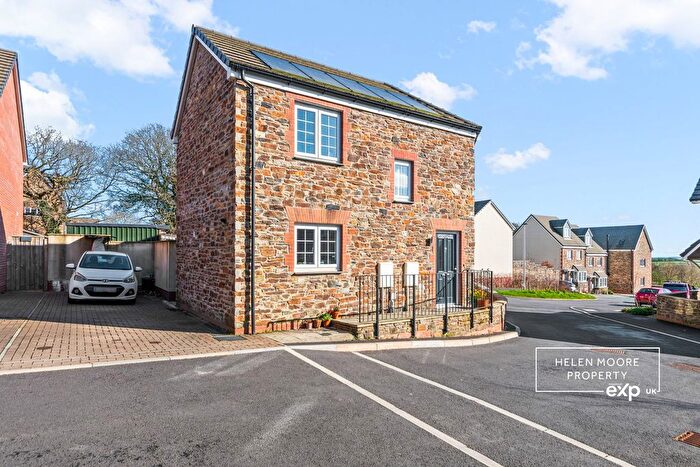4 Bedroom Semi-Detached House For Sale In Hawthorn Way, Ivybridge, Devon, PL21