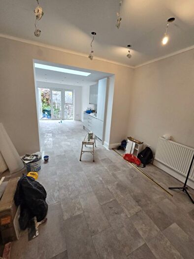 5 Bedroom Terraced House To Rent In Brent Street, London, NW4