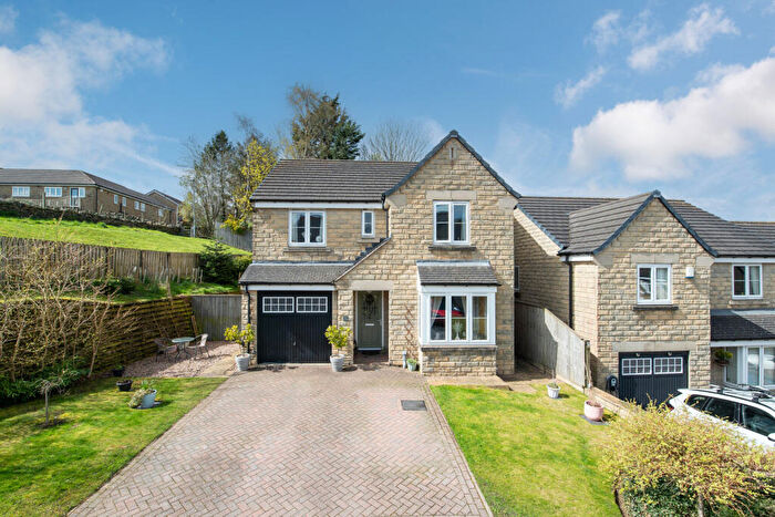 4 Bedroom Detached House For Sale In Kirkstall Close, Wilsden, West Yorkshire, BD15