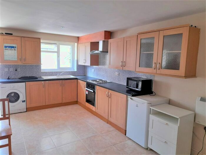 2 Bedroom Flat To Rent In Annexe, Hounslow, TW5