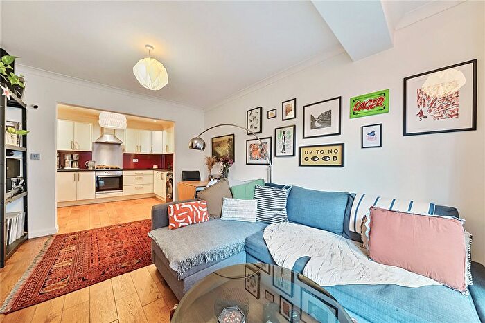 2 Bedroom Semi-Detached House For Sale In Aspen Mews, Penge, London, SE20