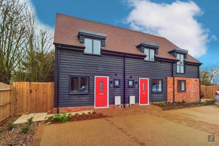 2 Bedroom Property To Rent In Warley Street, Great Warley, Brentwood, CM13