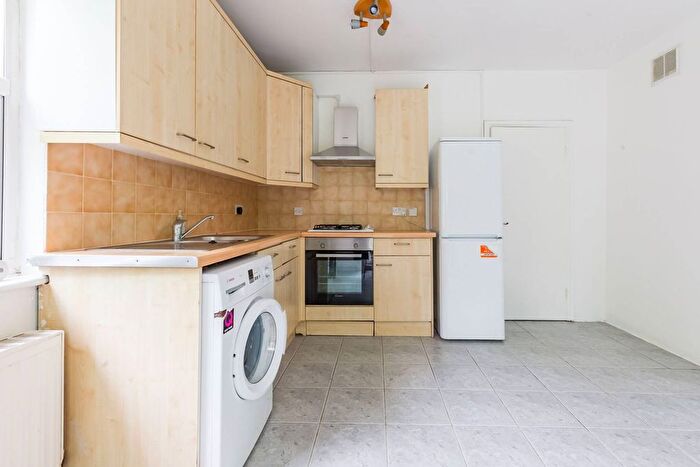 3 Bedroom Flat To Rent In Muswell Avenue, Muswell Hill, London, N10
