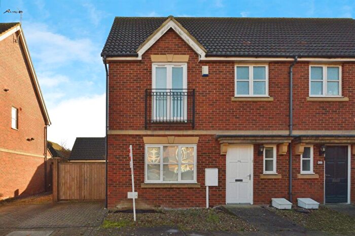 3 Bedroom Semi Detached House For Sale In Darwin Close, Medbourne, Milton Keynes, MK5