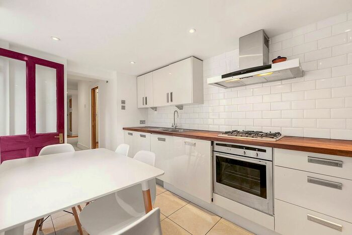 1 Bedroom Flat To Rent In Disraeli Road, Putney, London, SW15