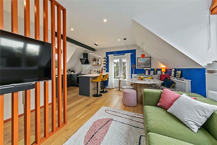 2 Bedroom Flat For Sale In Cumberland Road, Kew, Surrey, TW9