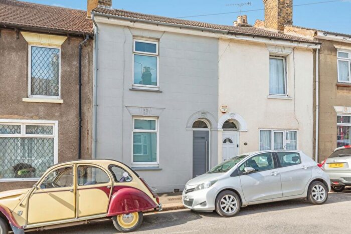 3 Bedroom Terraced House For Sale In Bryant Road, Rochester, Kent, ME2