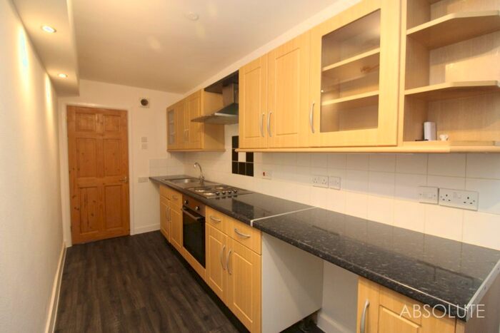 2 Bedroom Flat To Rent In Hoxton Road, Torquay, Devon, TQ1