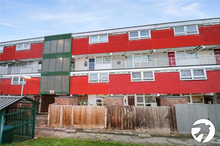 3 Bedroom Maisonette For Sale In Draper Close, Belvedere, DA17