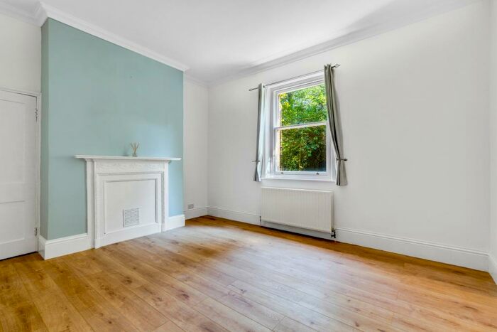 Flat To Rent In Albion Road, Sutton, SM2