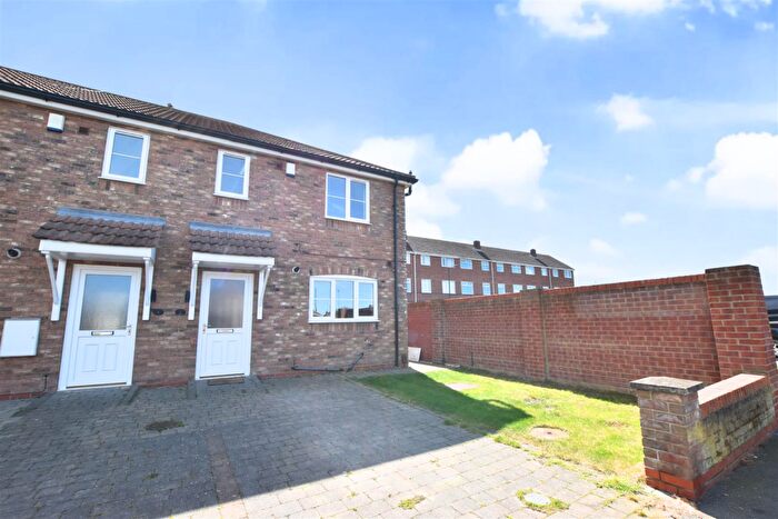 3 Bedroom Town House For Sale In Coniston Avenue, Grimsby, DN33